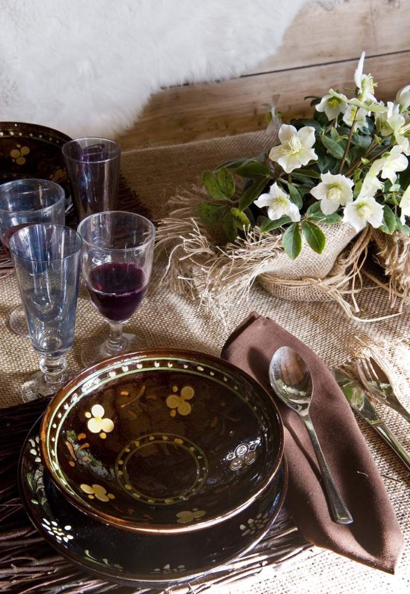 Table dressée au Chalet Hôtel de la Croix Fry, pour des séjours et des weekends à La Clusaz au Massif des Aravis